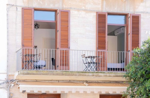 Favignana Apartment | FAVIGNANA Deluxe Room with Balcony on the Square