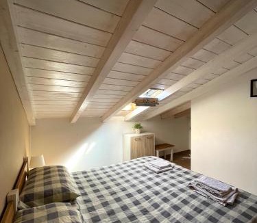 Piana degli Albanesi House | Flyhouse Sicilia PARCHEGGIO AUTO BICI GRATUITO