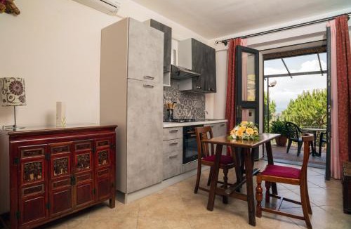 Castelmola Apartment | Garden Cottage I Dammusi - Arancio