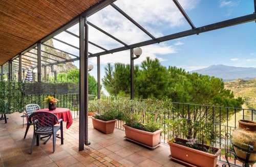 Castelmola Apartment | Garden Cottage I Dammusi - Ulivo