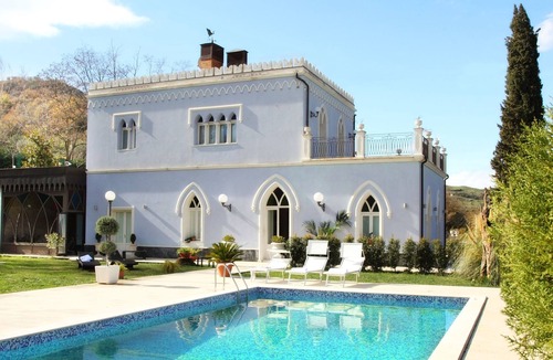 Francavilla di Sicilia House | Geräumiges Ferienhaus mit Pool by Interhome