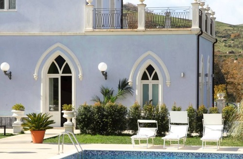 Francavilla di Sicilia House | Geräumiges Ferienhaus mit Pool by Interhome