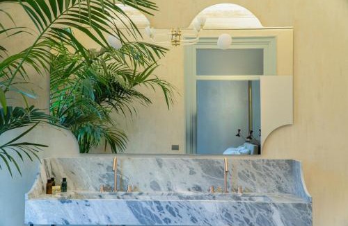 Borgo Vecchio Apartment | Gilded Age Luxury dream apartment historic center