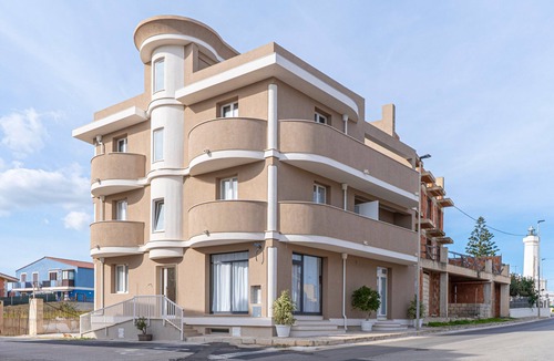 Portopalo di Capo Passero Apartment | Giualè Portopalo '5' with Sea View, Wi-Fi and Air Conditioning
