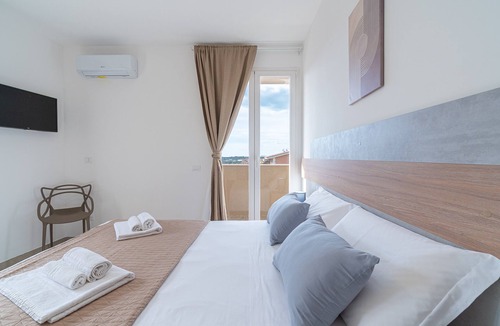 Portopalo di Capo Passero Apartment | Giualè Portopalo '7' with Sea View, Wi-Fi and Air Conditioning