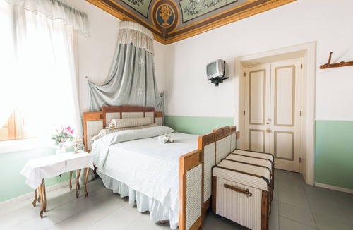 Leni Bed & Breakfast | Giuliana Room in Salina B&B Villa Pittorino