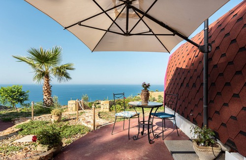 Tusa House | Glamping 'Melograno' with Sea View, Wi-Fi and Air Conditioning