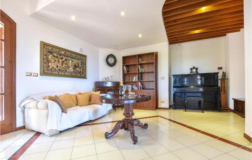 Aci Catena House | Gorgeous Home In Acicatena