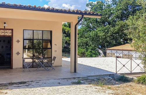Giuliana House | Gorgeous home in Giuliana with WiFi