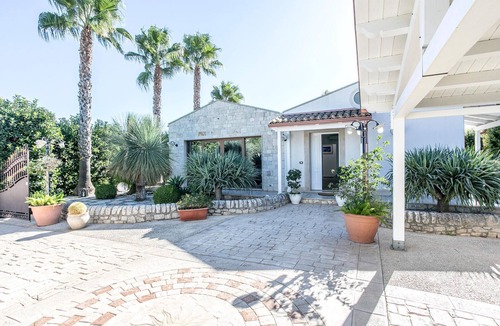 Casa Papa House | Gorgeous home in Modica