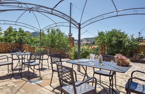 Nicosia House | Gorgeous home in Nicosia with WiFi