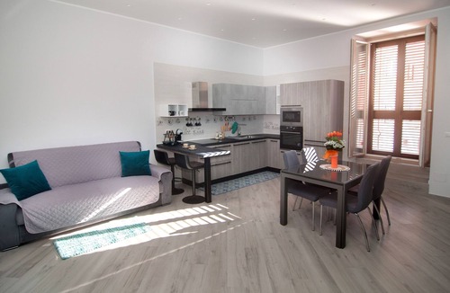 Barletta Apartment | Grand Appartement à 5 Minute a Pied de la Plage Centre Historique et Commerces
