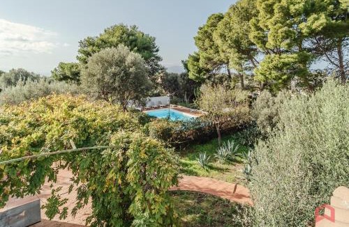 Terrasini Villa | Grande e Luminosa Villa con Piscina vicino al Mare