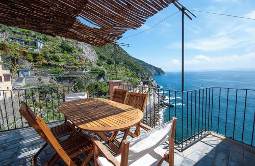 Manarola Apartment | Grecale apartment, with sea view terrace in Manarola
