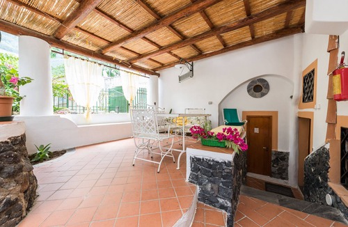 Leni Apartment | Green studio apartment in Salina Aeolian Islands 900 meters from the sea