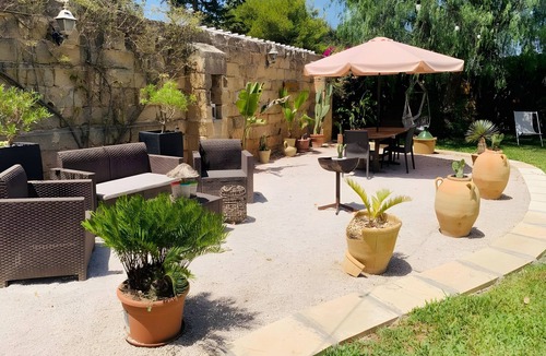 Il Monte House | Ground Floor Garden Apartment Gallipoli with Private Terrace, Garden and Wi-Fi