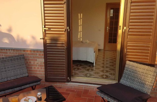 Isola Villa | ground floor villa with garden free wi-fi free parking.