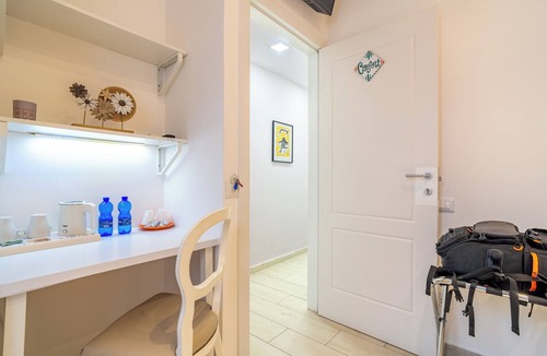Villagonia House | Guest Home RoSe - Comfort room