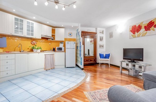 Quartieri Spagnoli Apartment | GuestHost - Casa Querida Central and Elegant Flat