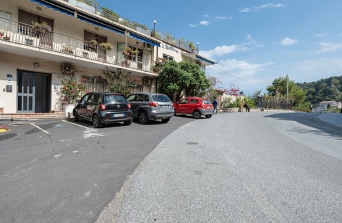 Spisone Apartment | GuestHost - Cozy 20 sqm studio flat with sea view, perfect for two people, located on the ground floor of a building. The property is located in the Spisone area (Taormina), a few steps from the beach, and only 5 minutes (by car or public transport) from