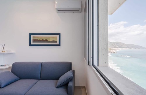 Spisone Apartment | GuestHost - Cozy 20 sqm studio flat with sea view, perfect for two people, located on the ground floor of a building. The property is located in the Spisone area (Taormina), a few steps from the beach, and only 5 minutes (by car or public transport) from