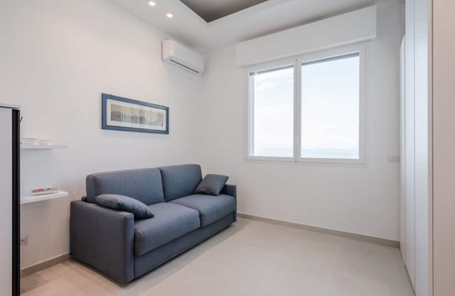 Spisone Apartment | GuestHost - Cozy 20 sqm studio flat with sea view, perfect for two people, located on the ground floor of a building. The property is located in the Spisone area (Taormina), a few steps from the beach, and only 5 minutes (by car or public transport) from