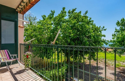 Fondachello Apartment | GuestHost - Cozy 55 sqm apartment in Mascali, ideal for 4 people. Equipped with air conditioning, and 2 balconies, the apartment offers comfort and convenience. Located just 1 minute walk from the beach, with a road next to the building providing direct