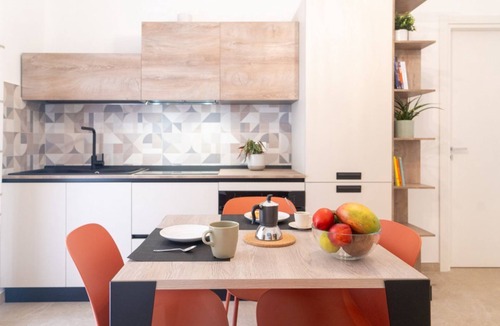 Acradina Apartment | GuestHost - Modern 58 sqm apartment with fine finishes, for 3 people, located on the second floor of an elegant building with lift (some steps to access it). The property is located in the center of Syracuse, in one of the commercial districts, a few ste