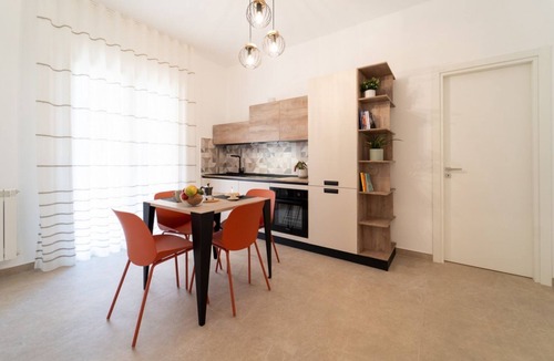Acradina Apartment | GuestHost - Modern 58 sqm apartment with fine finishes, for 3 people, located on the second floor of an elegant building with lift (some steps to access it). The property is located in the center of Syracuse, in one of the commercial districts, a few ste