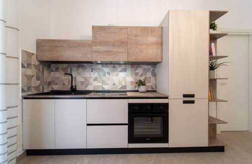 Acradina Apartment | GuestHost - Modern 58 sqm apartment with fine finishes, for 3 people, located on the second floor of an elegant building with lift (some steps to access it). The property is located in the center of Syracuse, in one of the commercial districts, a few ste