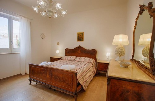 Rilievo Apartment | GuestHost - Villa ChiGa Apartment with Veranda, Pool and Parking