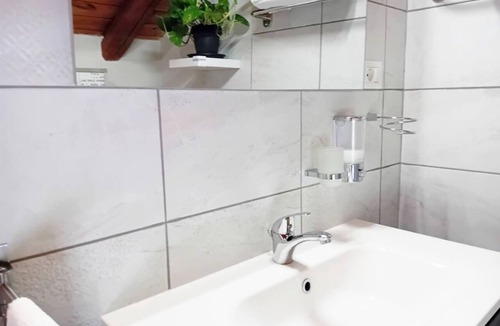 Belpasso House | Happy House - Independent smile attic, comfort and private parking.