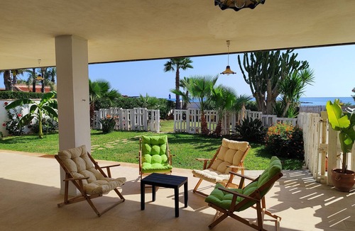 Ognina Apartment | Heart of Ognina - Hibiscus - Apartment with garden facing the sea