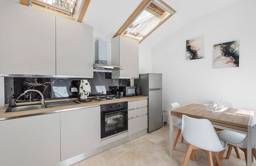 Isola delle Femmine Apartment | Hilten Luxury Sunset Holiday Home with Mountain View, Private Garden and Wi-Fi
