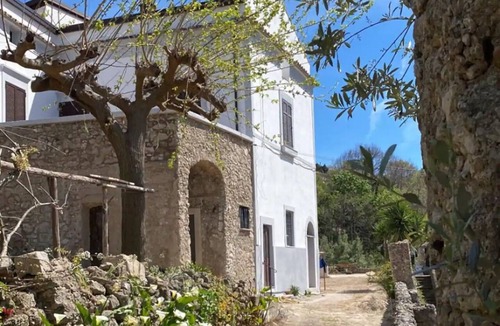 Cava de' Tirreni House | Historic farmhouse between Amalfi and Pompeii (sleeps 8–16)