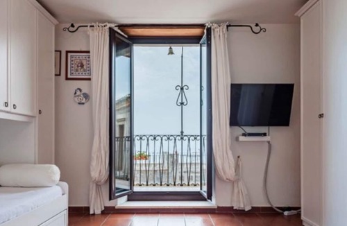 Forza d'Agro House | historic renovated house in a quiet village location -