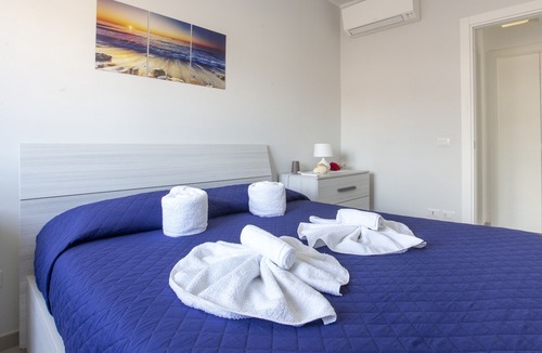 Sant'Agata di Militello Apartment | Holiday Apartment "Moderno Centro Cittá" with Balcony & Wi-Fi