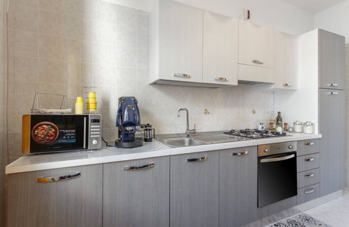 Contessa Entellina Apartment | Holiday Apartment "Contessa Vacanze Byron" with Mountain View, 2 Balconies and Wi-Fi