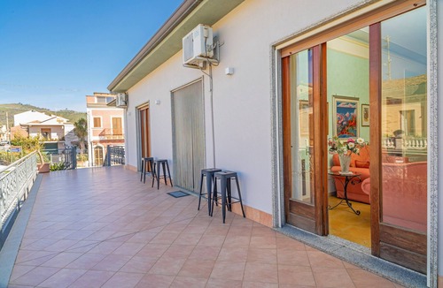 Piedimonte Etneo Apartment | Holiday Apartment "Il Comandante" with Sea View, Balcony & Wi-Fi