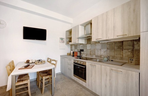 Andora Apartment | Holiday Apartment "Antichi Ricordi - Il Pollaio" with Private Terrace, Shared Pool & Wi-Fi