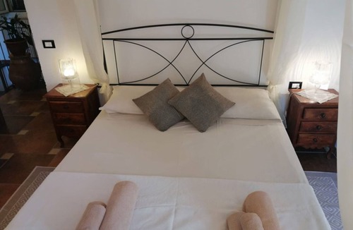 Caravonica Apartment | Holiday Apartment "Casa Ferrari Piscina Idromassaggio" with Mountain View