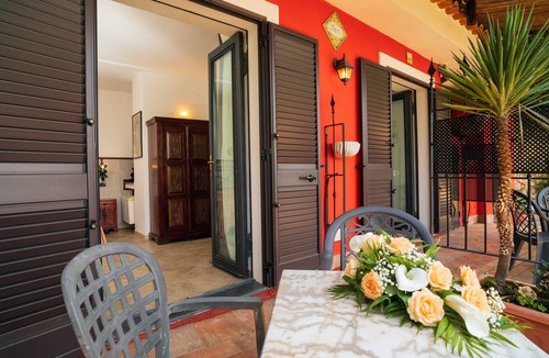 Castelmola Apartment | Holiday Apartment 'Garden Cottage I Dammusi - Limoni' with Mountain View, Shared Pool & Wi-Fi