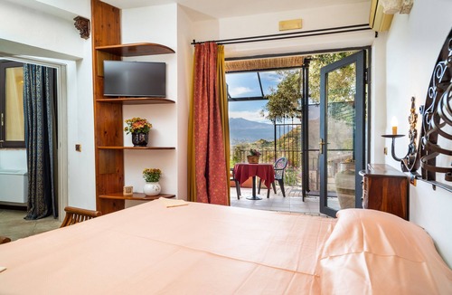 Castelmola Apartment | Holiday Apartment 'Garden Cottage I Dammusi - Ulivo' with Mountain View, Shared Pool & Wi-Fi