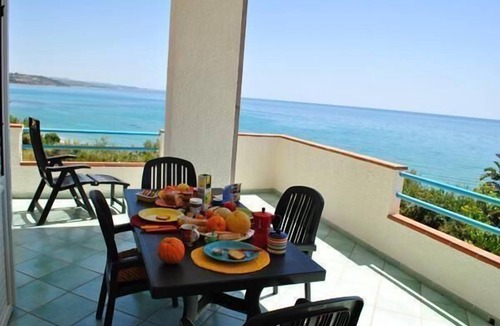 Sciacca Apartment | Holiday Apartment in Sciacca with Terrace and Barbecue