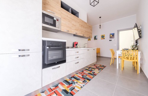 Fondachello House | Holiday Home 'Alba's Home - Van Gogh' with Balcony, Wi-Fi and Air Conditioning