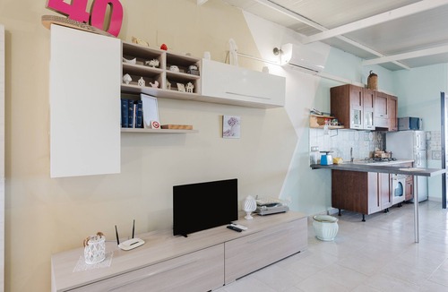 Partinico Apartment | Holiday Home 'Angela' with Sea View, Wi-Fi and Air Conditioning
