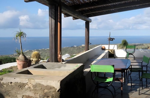 Madonna delle Grazie House | Holiday Home 'Antico Dammuso' with Private Terrace and Private Garden
