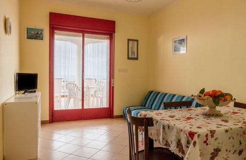Seccagrande House | Holiday Home 'Appartamento D - Le Terrazze' with Sea View, Wi-Fi and Air Conditioning