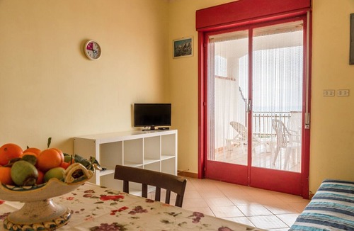 Seccagrande House | Holiday Home 'Appartamento D - Le Terrazze' with Sea View, Wi-Fi and Air Conditioning