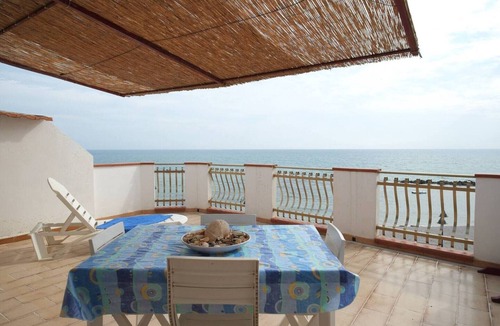Seccagrande House | Holiday Home 'Appartamento A - Le Terrazze' with Sea View, Wi-Fi and Air Conditioning